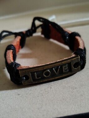 🚨New Unisex Leather and Cord 'Love' Bracelet - Black and Tan🚨